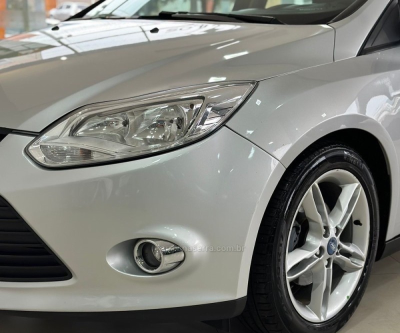 FOCUS 2.0 SE HATCH 16V FLEX 4P AUTO - 2015 - ENCANTADO