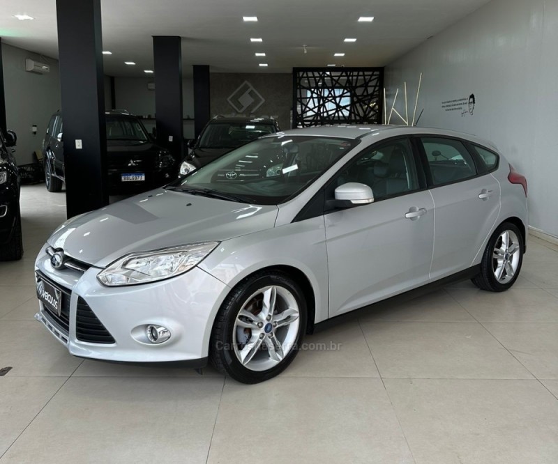 FOCUS 2.0 SE HATCH 16V FLEX 4P AUTO - 2015 - ENCANTADO