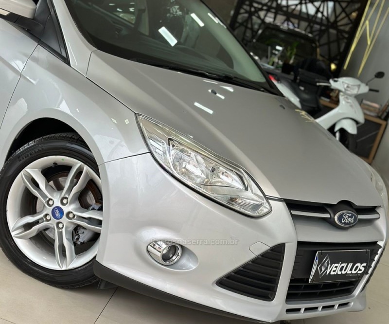 FOCUS 2.0 SE HATCH 16V FLEX 4P AUTO - 2015 - ENCANTADO