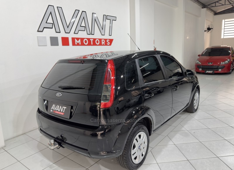 FIESTA 1.0 SE 8V FLEX 4P MANUAL - 2014 - NOVO HAMBURGO