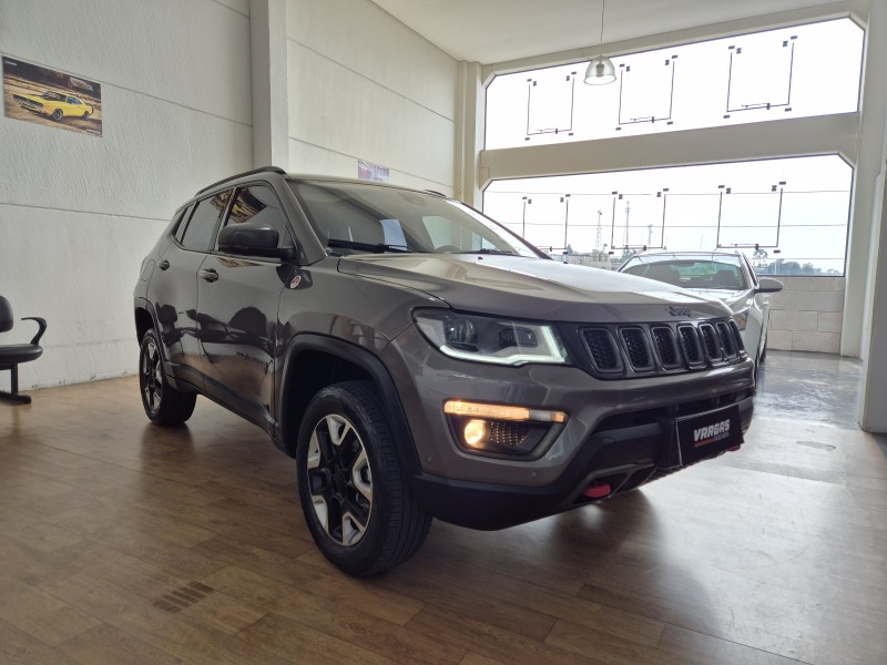 COMPASS 2.0 16V DIESEL TRAILHAWK 4X4 AUTOMÁTICO - 2018 - CAXIAS DO SUL