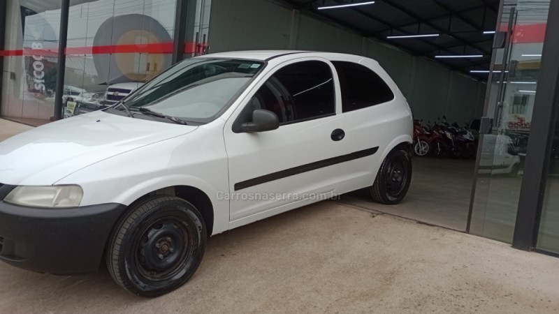 CELTA 1.0 MPFI VHC 8V GASOLINA 2P MANUAL - 2001 - VACARIA