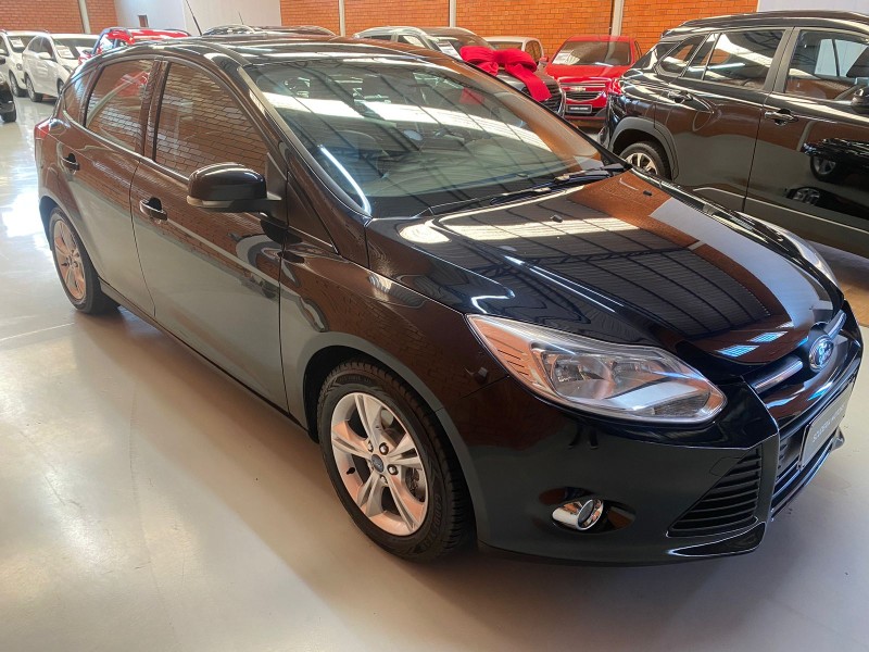 FOCUS 1.6 SE PLUS 16V FLEX 4P MANUAL - 2014 - BENTO GONçALVES