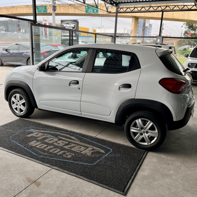 KWID 1.0 12V SCE FLEX ZEN MANUAL - 2022 - CANOAS