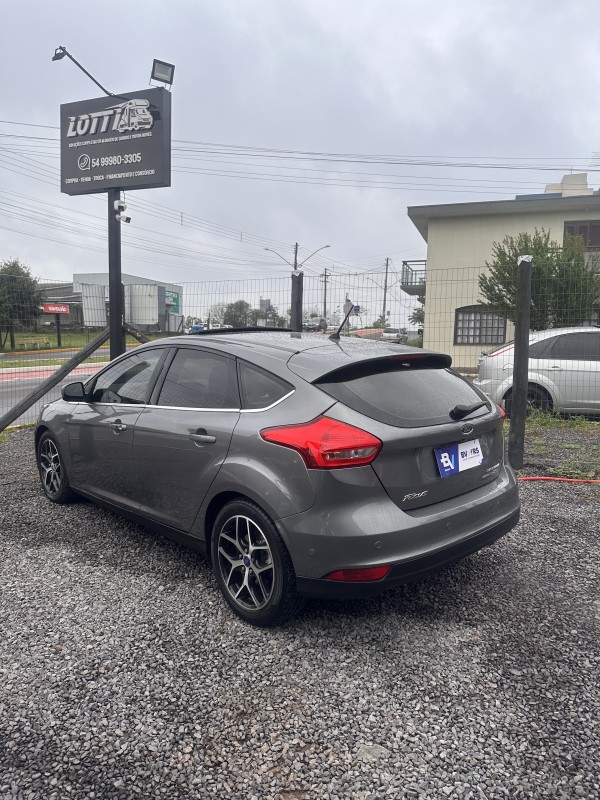 FOCUS 2.0 TITANIUM PLUS HATCH 16V FLEX 4P AUTO - 2016 - FARROUPILHA