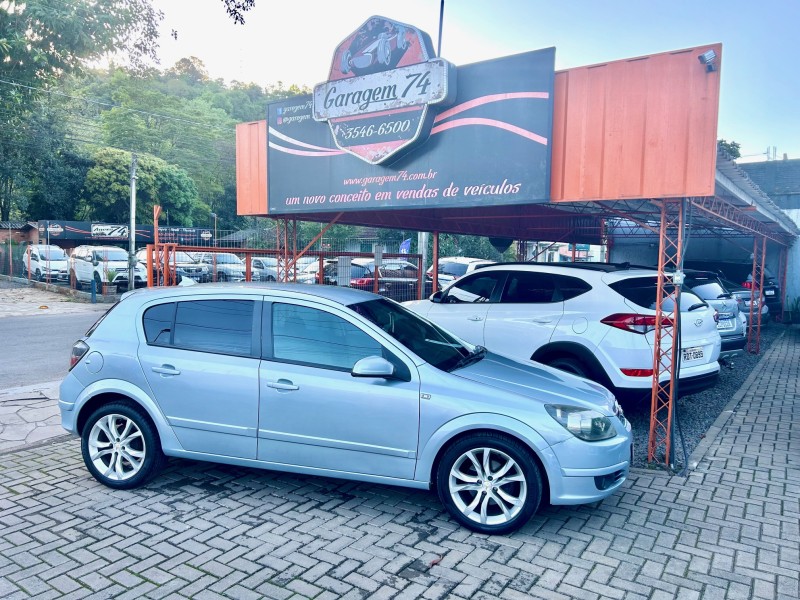 VECTRA 2.0 MPFI GT HATCH 8V FLEX 4P MANUAL - 2009 - TRêS COROAS