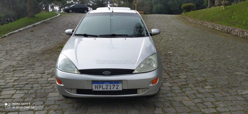 FOCUS 2.0 GHIA SEDAN 16V GASOLINA 4P MANUAL - 2001 - FARROUPILHA