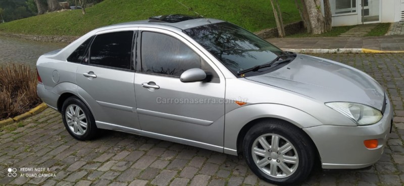 FOCUS 2.0 GHIA SEDAN 16V GASOLINA 4P MANUAL - 2001 - FARROUPILHA