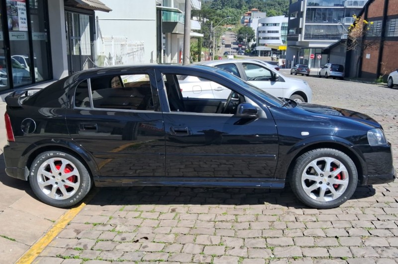 ASTRA 2.0 MPFI ADVANTAGE 8V FLEX 4P MANUAL - 2011 - FLORES DA CUNHA