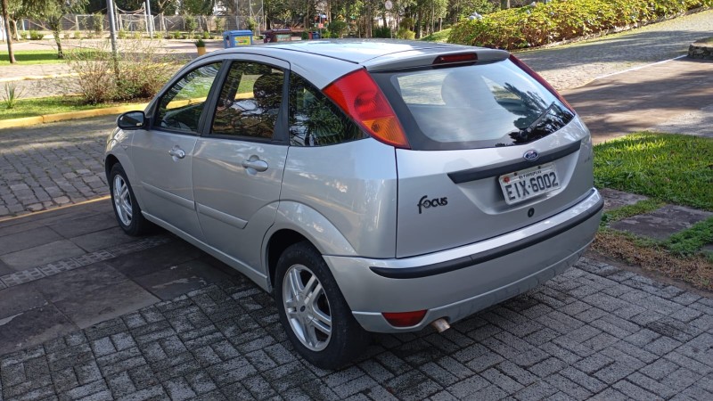 FOCUS 1.6 SE 16V FLEX 4P MANUAL - 2009 - FARROUPILHA