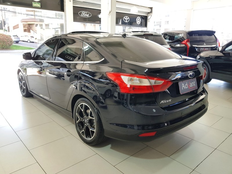 FOCUS 2.0 TITANIUM PLUS SEDAN 16V FLEX 4P AUTOMÁTICO - 2015 - CAXIAS DO SUL