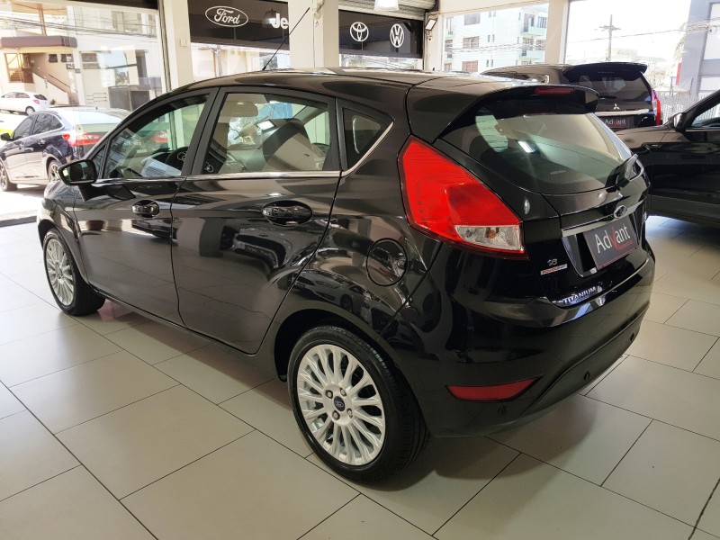 FIESTA 1.6 TITANIUM HATCH 16V FLEX 4P AUTOMÁTICO - 2016 - CAXIAS DO SUL