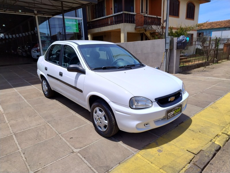 CORSA 1.0 MPFI CLASSIC SEDAN LIFE 8V FLEX 4P MANUAL - 2010 - VACARIA