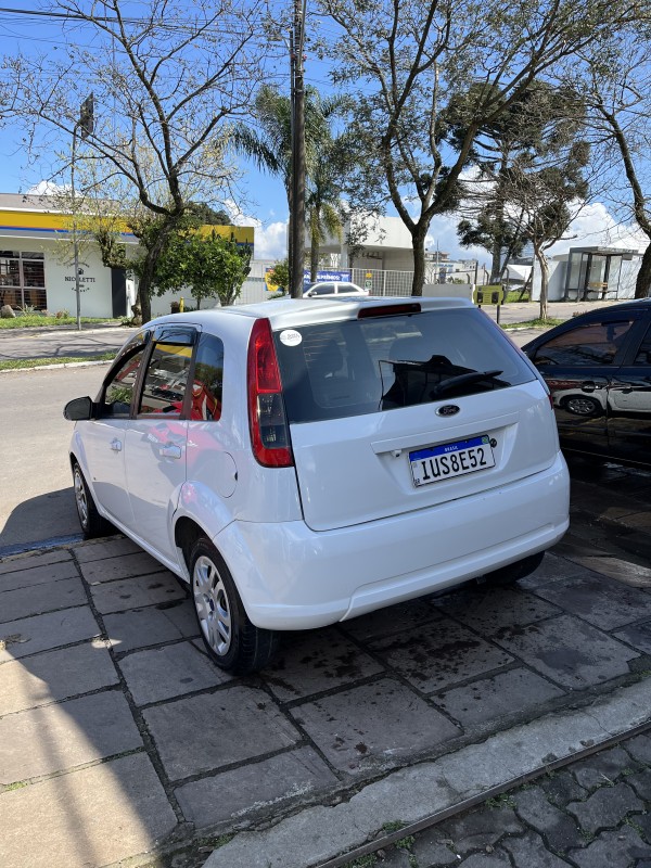 FIESTA 1.6 SE HATCH 16V FLEX 4P MANUAL - 2014 - FARROUPILHA