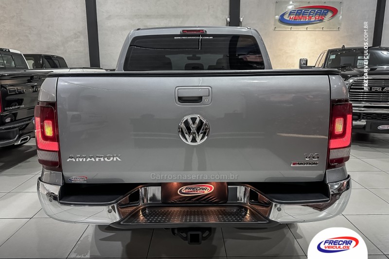 AMAROK 3.0 V6 TDI HIGHLINE CD DIESEL 4MOTION AUTOMÁTICO - 2023 - SARANDI