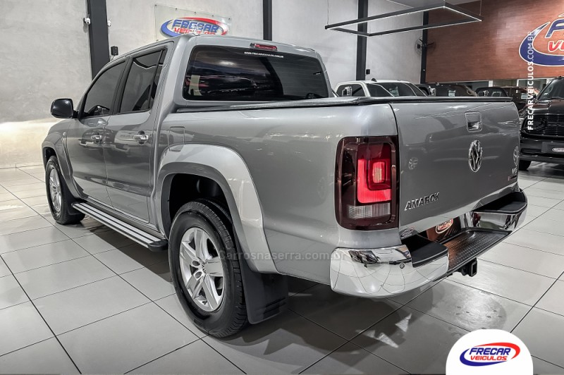 AMAROK 3.0 V6 TDI HIGHLINE CD DIESEL 4MOTION AUTOMÁTICO - 2023 - SARANDI