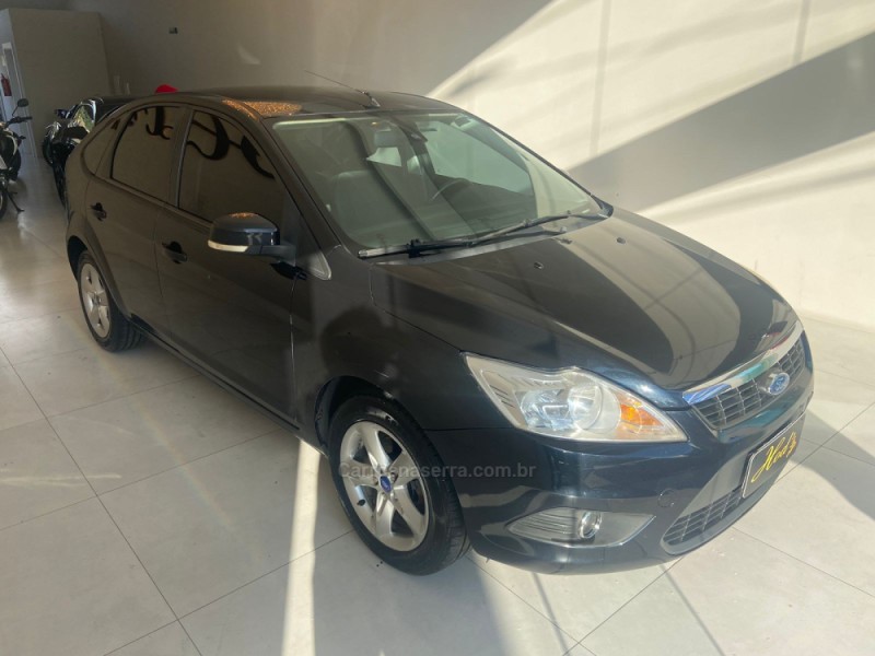 FOCUS 2.0 TITANIUM HATCH 16V FLEX 4P MANUAL - 2012 - CANELA