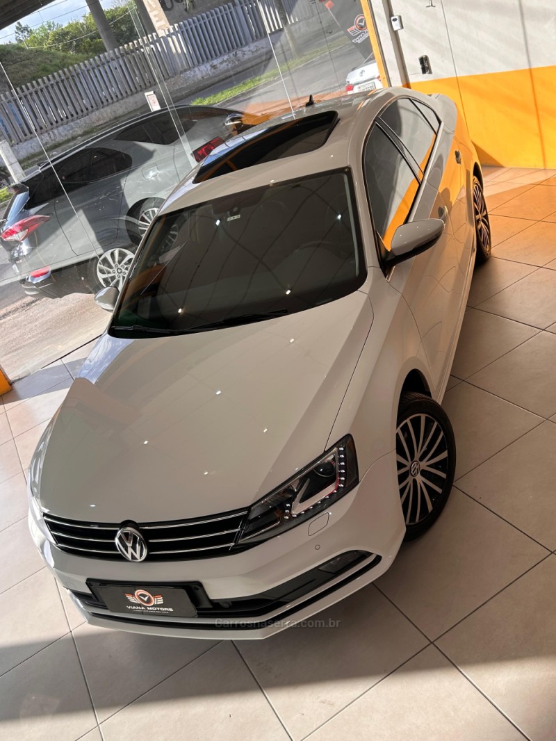 JETTA 2.0 TSI DSG HIGHLINE 200CV GASOLINA 4P AUTOMÁTICO - 2017 - SAPUCAIA DO SUL