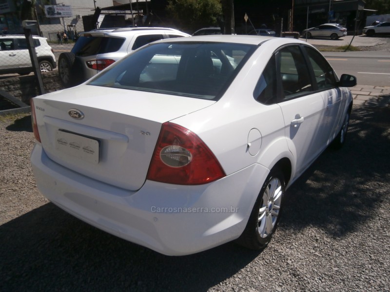 FOCUS 2.0 GLX SEDAN 16V FLEX 4P MANUAL - 2013 - FARROUPILHA