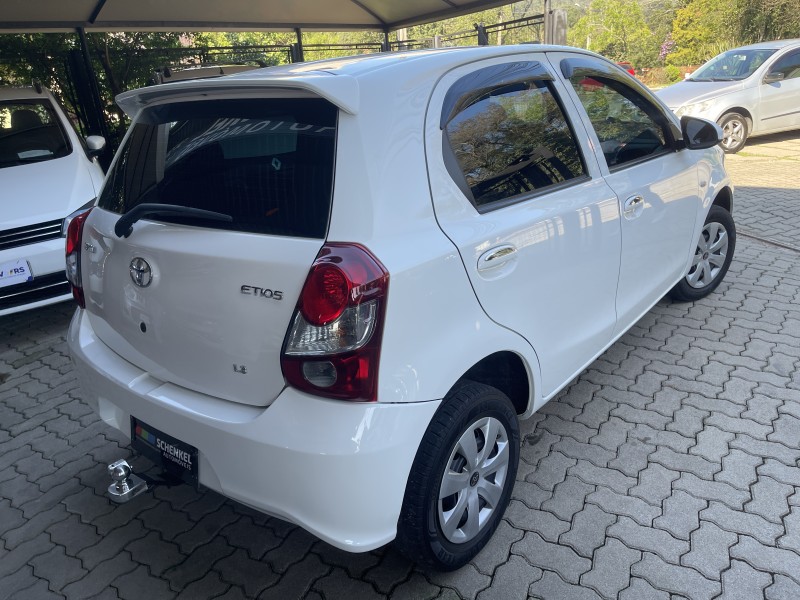 ETIOS 1.3 X 16V FLEX 4P MANUAL - 2020 - NOVA PETRóPOLIS