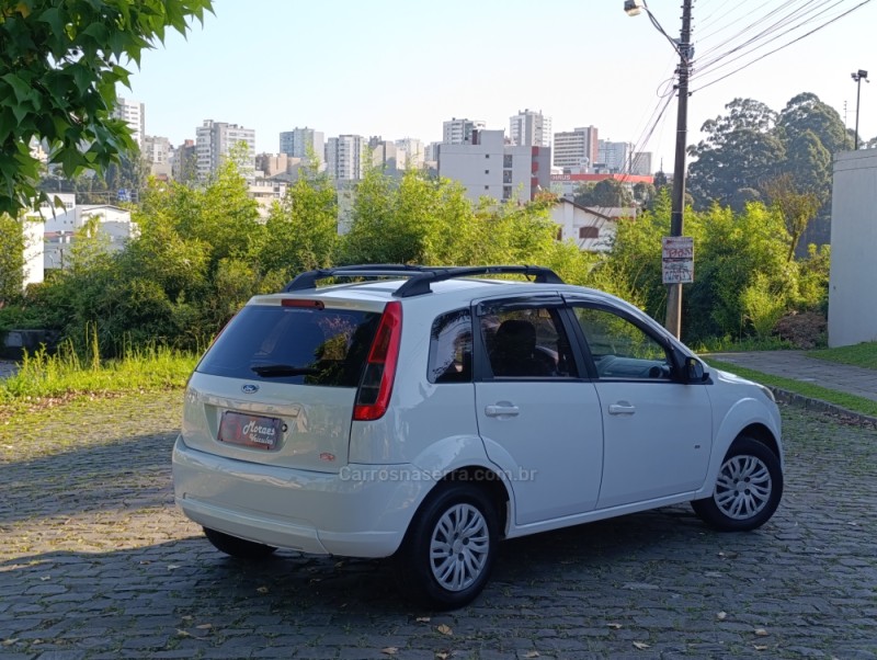 FIESTA 1.0 ROCAM SE 8V FLEX 4P MANUAL - 2014 - CAXIAS DO SUL