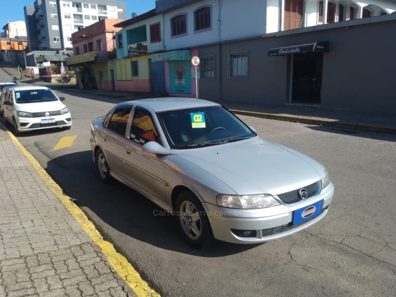 VECTRA 2.2 MPFI EXPRESSION 8V GASOLINA 4P MANUAL - 2002 - CAXIAS DO SUL