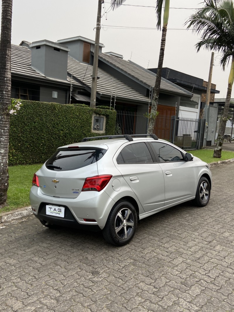 ONIX 1.4 MPFI LTZ 8V FLEX 4P MANUAL - 2018 - CAMPO BOM