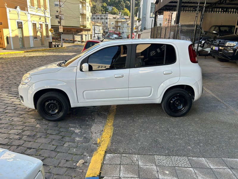 UNO 1.0 EVO VIVACE 8V FLEX 4P MANUAL