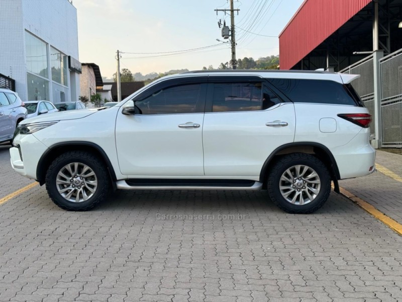 HILUX SW4 2.8 SRX 4X4 7 LUGARES 16V TURBO INTERCOOLER DIESEL 4P AUTOMÁTICO