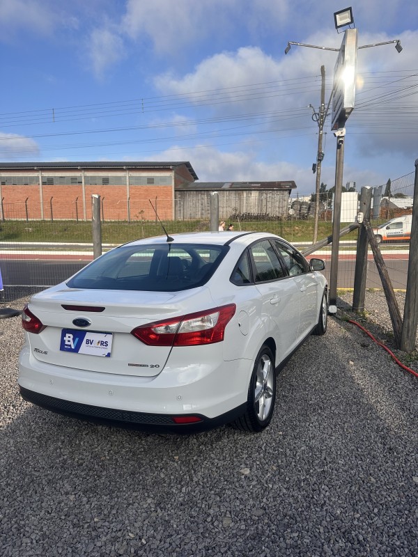 FOCUS 2.0 S SEDAN 16V FLEX 4P AUTOMÁTICO - 2015 - FARROUPILHA