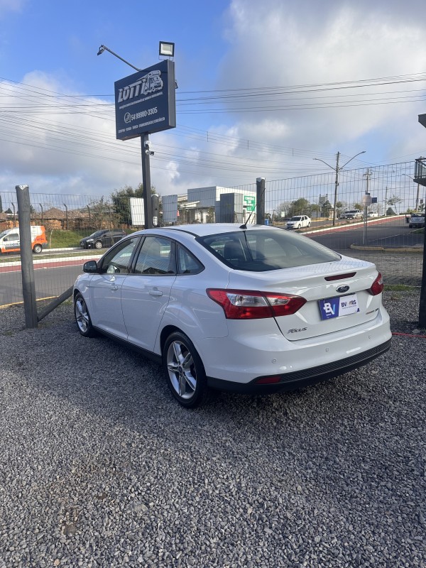 FOCUS 2.0 S SEDAN 16V FLEX 4P AUTOMÁTICO - 2015 - FARROUPILHA