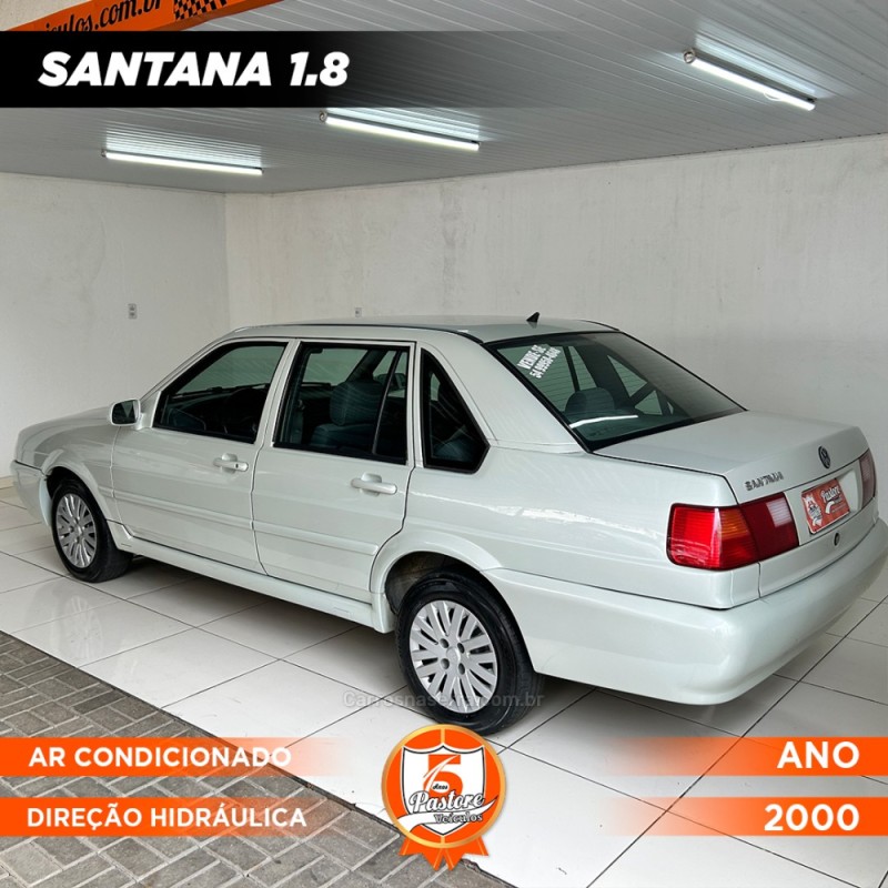 SANTANA 1.8 MI 8V GASOLINA 4P MANUAL - 2000 - VACARIA