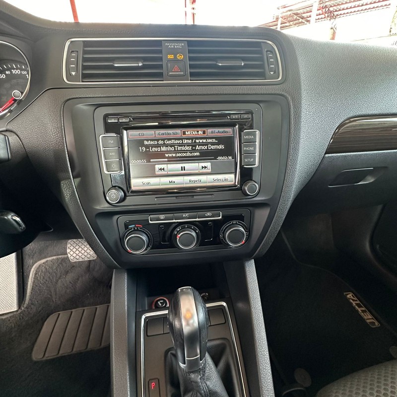 JETTA 2.0 COMFORTLINE FLEX 4P TIPTRONIC - 2015 - CAXIAS DO SUL