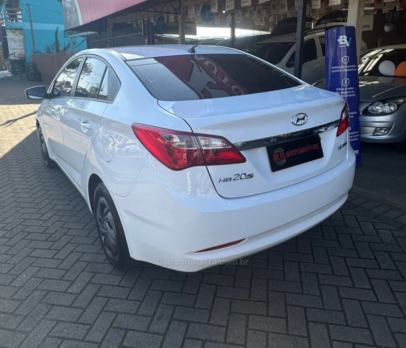 HB20S 1.6 COMFORT PLUS 16V FLEX 4P MANUAL - 2015 - PAROBé