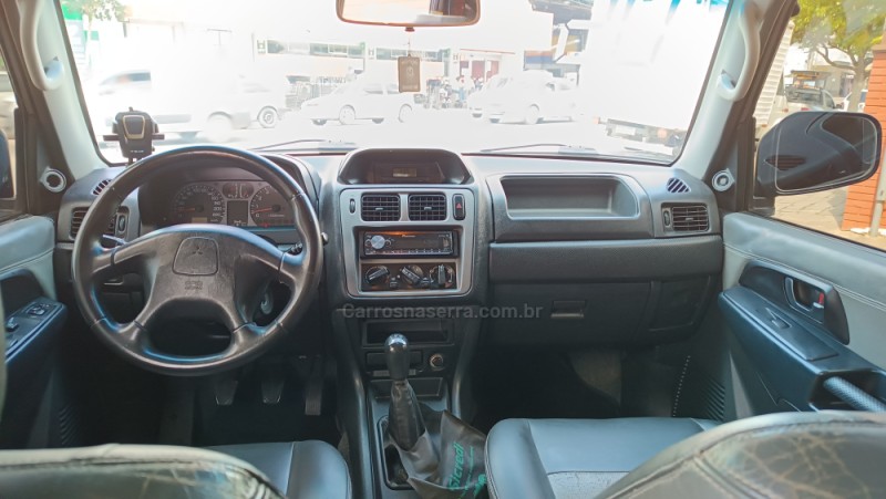 PAJERO TR4 2.0 4X4 16V 131CV GASOLINA 4P MANUAL - 2005 - FLORES DA CUNHA