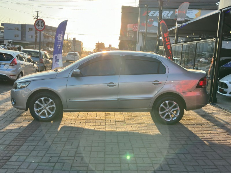 VOYAGE 1.0 MI 8V FLEX 4P MANUAL - 2013 - LAGOA VERMELHA