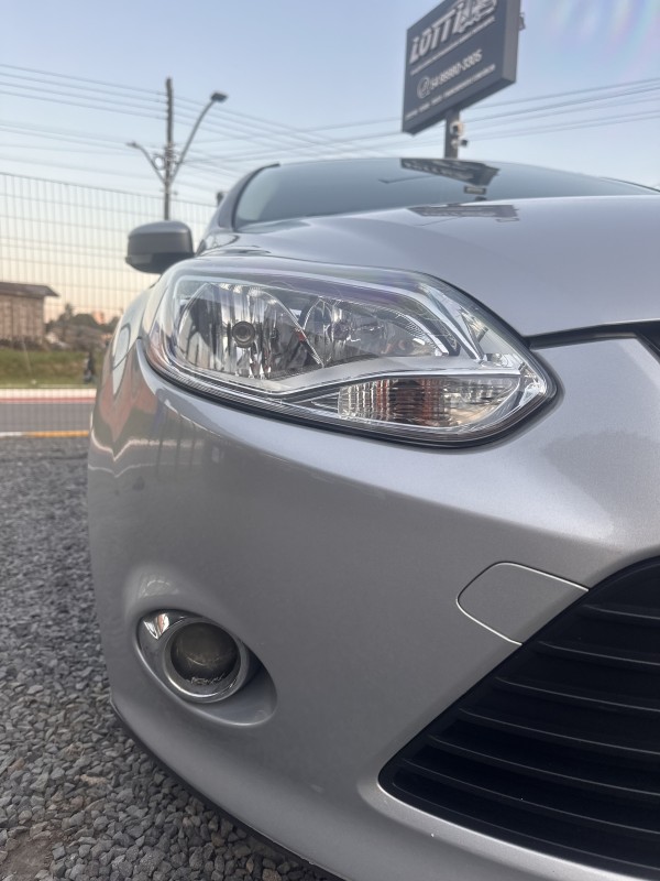 FOCUS 1.6 S SEDAN 16V FLEX 4P AUTOMÁTICO - 2014 - FARROUPILHA