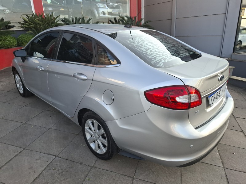 FIESTA 1.6 SE SEDAN 16V FLEX 4P MANUAL - 2012 - FARROUPILHA