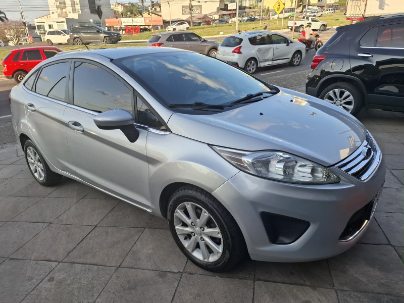 FIESTA 1.6 SE SEDAN 16V FLEX 4P MANUAL - 2012 - FARROUPILHA