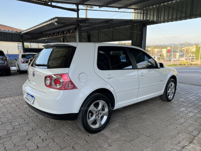 GOLF 1.6 MI SPORTLINE 8V FLEX 4P MANUAL - 2008 - BOM PRINCíPIO