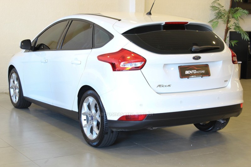 FOCUS 2.0 SE HATCH 16V FLEX 4P AUTO - 2017 - BENTO GONçALVES