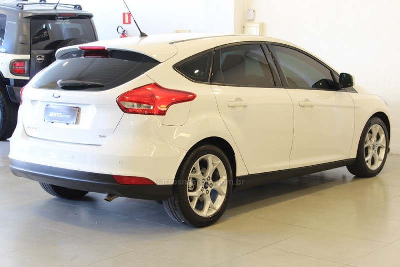 FOCUS 2.0 SE HATCH 16V FLEX 4P AUTO - 2017 - BENTO GONçALVES