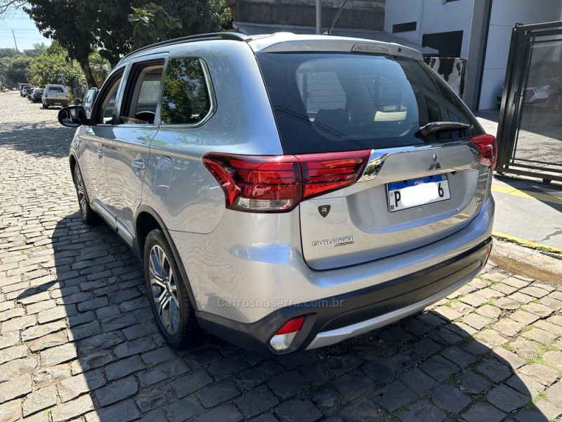 OUTLANDER 3.0 GT 4X4 V6 24V GASOLINA 4P AUTOMÁTICO - 2016 - LAJEADO