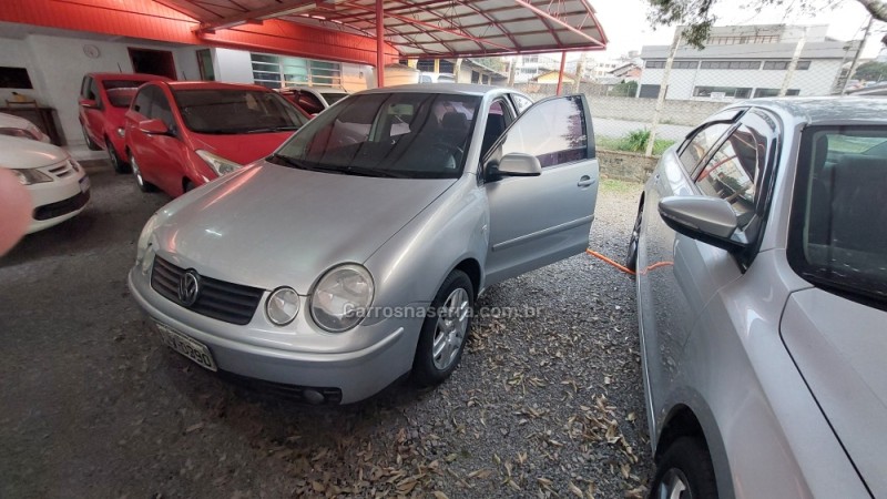 POLO 1.6 MI 8V FLEX 4P MANUAL - 2004 - FARROUPILHA