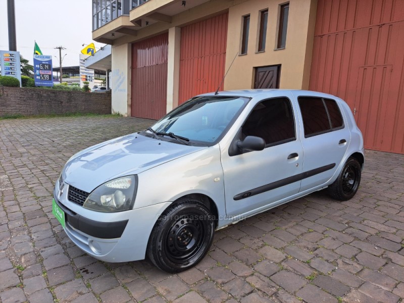 CLIO 1.0 EXPRESSION 16V GASOLINA 4P MANUAL - 2004 - VERANóPOLIS