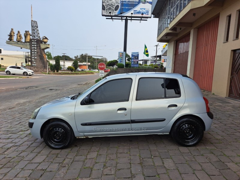 CLIO 1.0 EXPRESSION 16V GASOLINA 4P MANUAL - 2004 - VERANóPOLIS