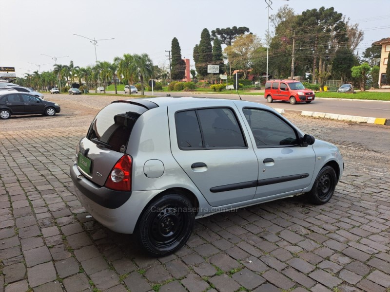 CLIO 1.0 EXPRESSION 16V GASOLINA 4P MANUAL - 2004 - VERANóPOLIS