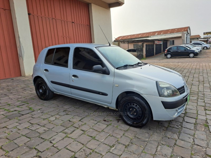 CLIO 1.0 EXPRESSION 16V GASOLINA 4P MANUAL - 2004 - VERANóPOLIS