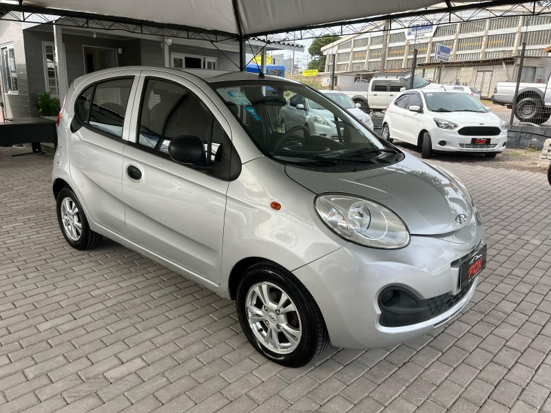 QQ 1.0 MPFI LOOK 12V GASOLINA 4P MANUAL - 2018 - CAXIAS DO SUL