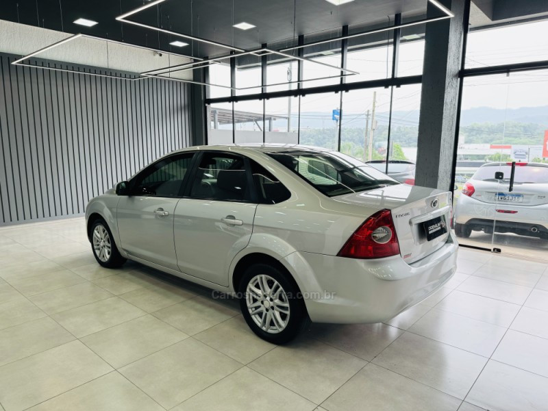 FOCUS 2.0 SEDAN 16V GASOLINA 4P MANUAL - 2011 - DOIS IRMãOS